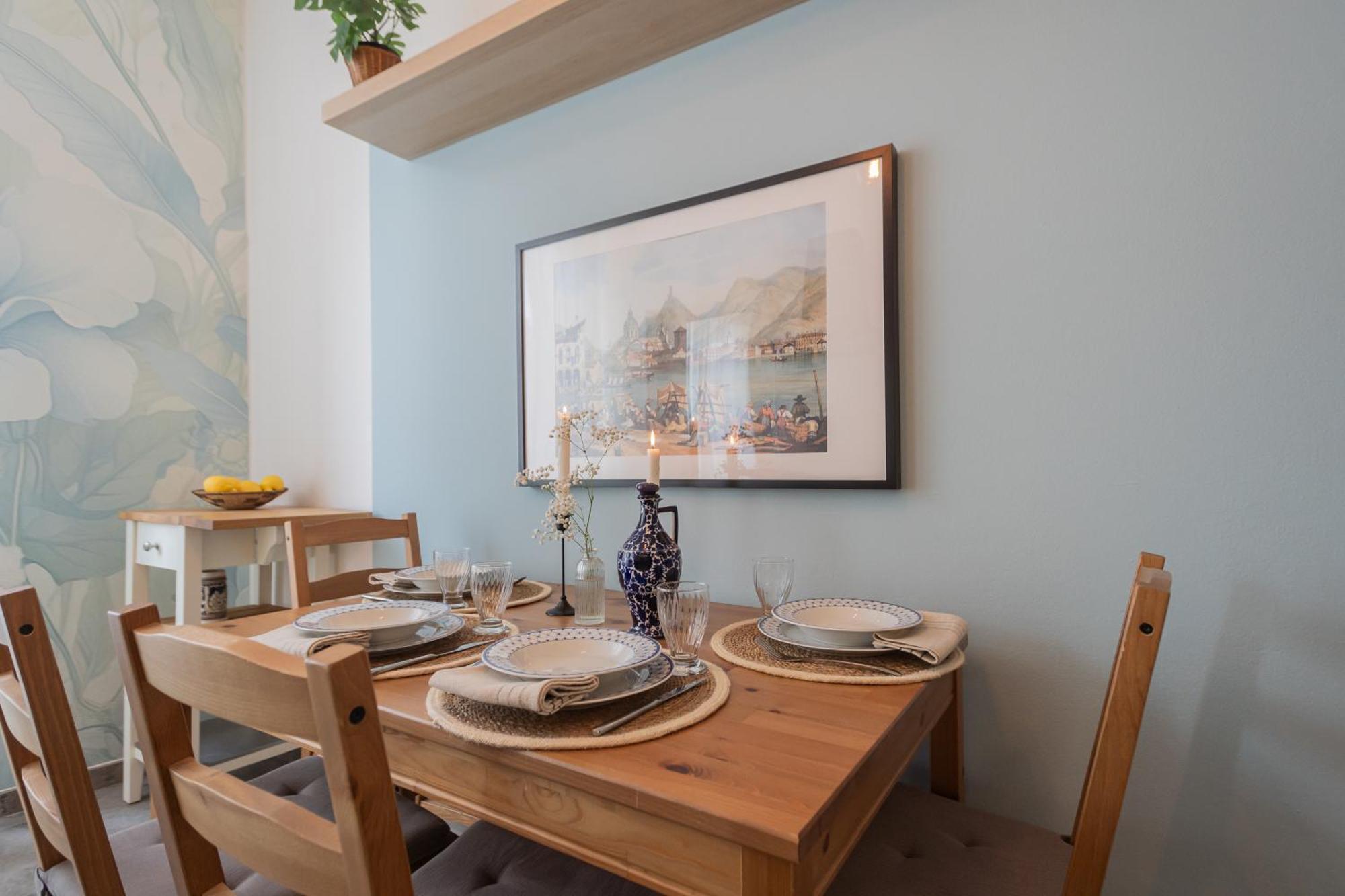 Old Court Hideaway By Rent All Como Exterior photo