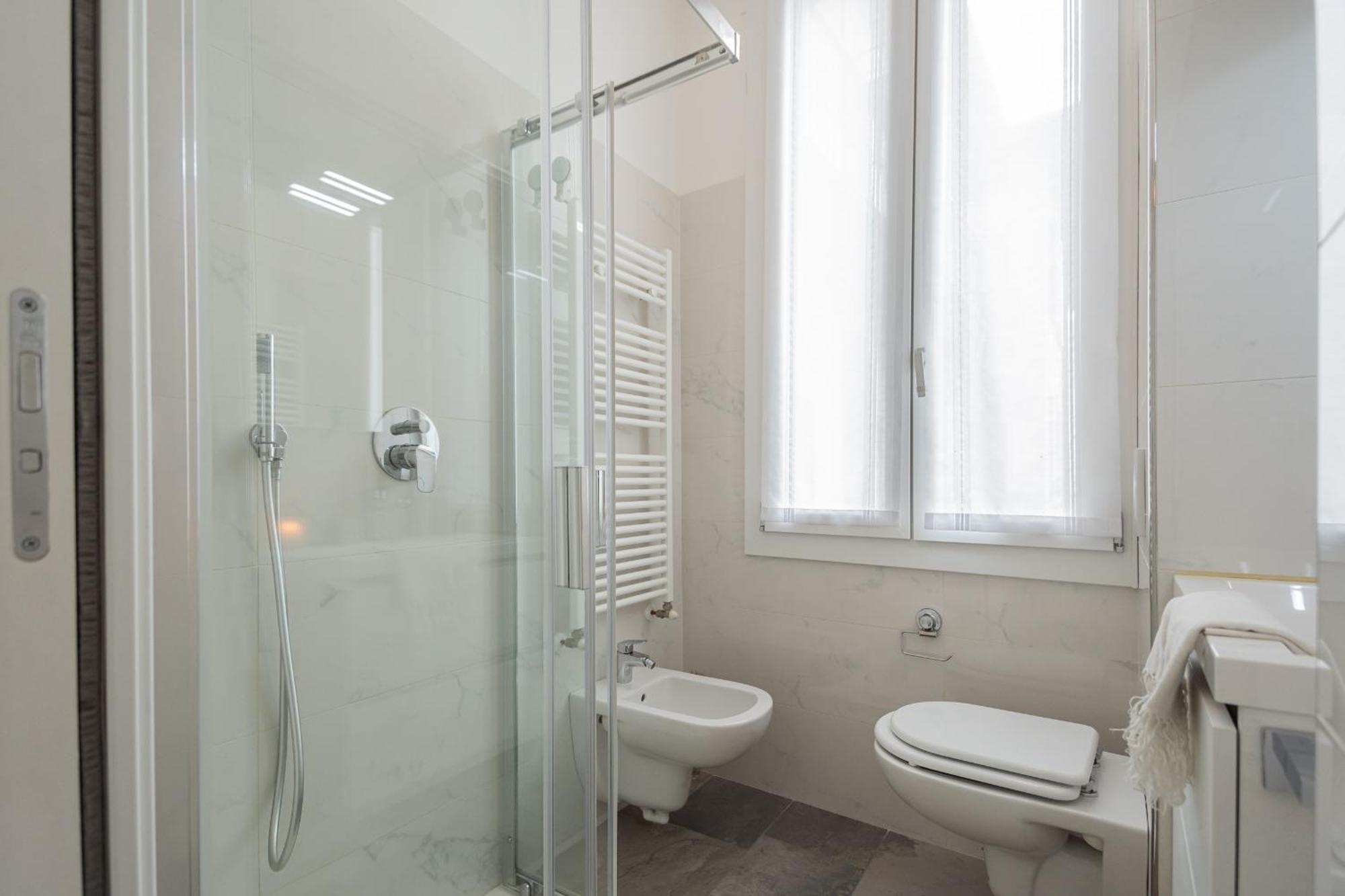 Old Court Hideaway By Rent All Como Exterior photo