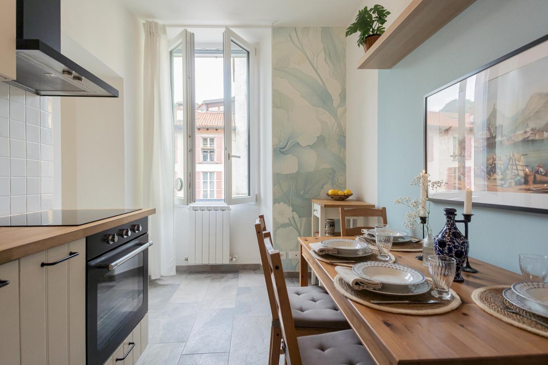 Old Court Hideaway By Rent All Como Exterior photo