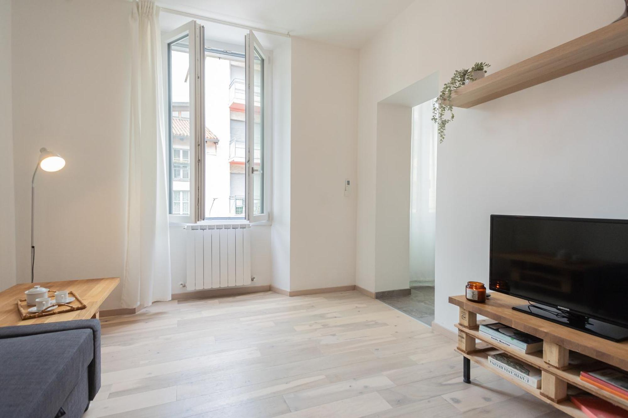 Old Court Hideaway By Rent All Como Exterior photo